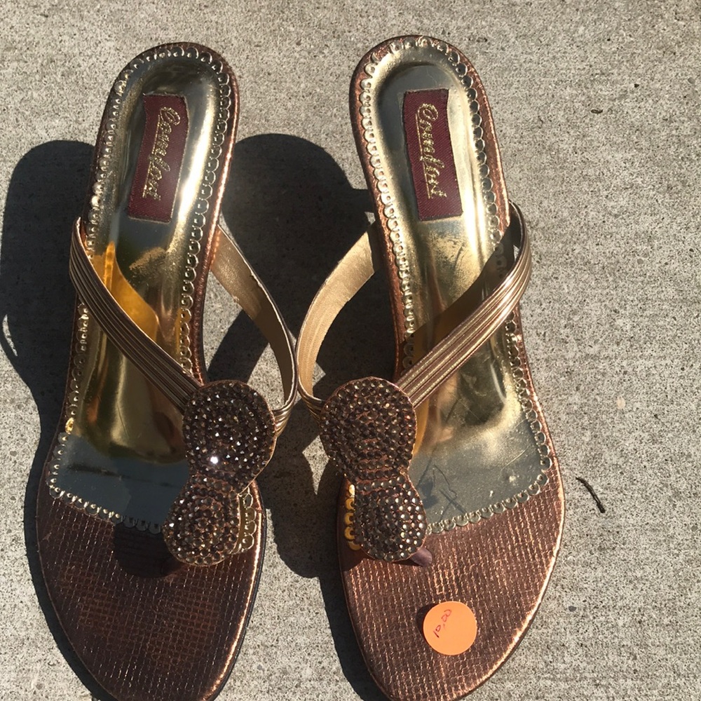 Unsure of size!!! But measures 9 1/2 inches.